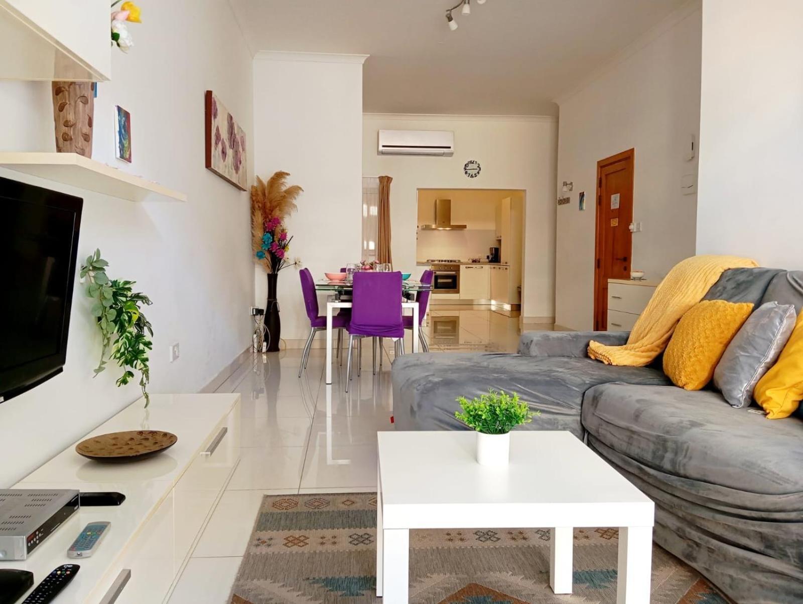 Modern Apartment In The Heart Of Sliema Steps From The Seafront 外观 照片