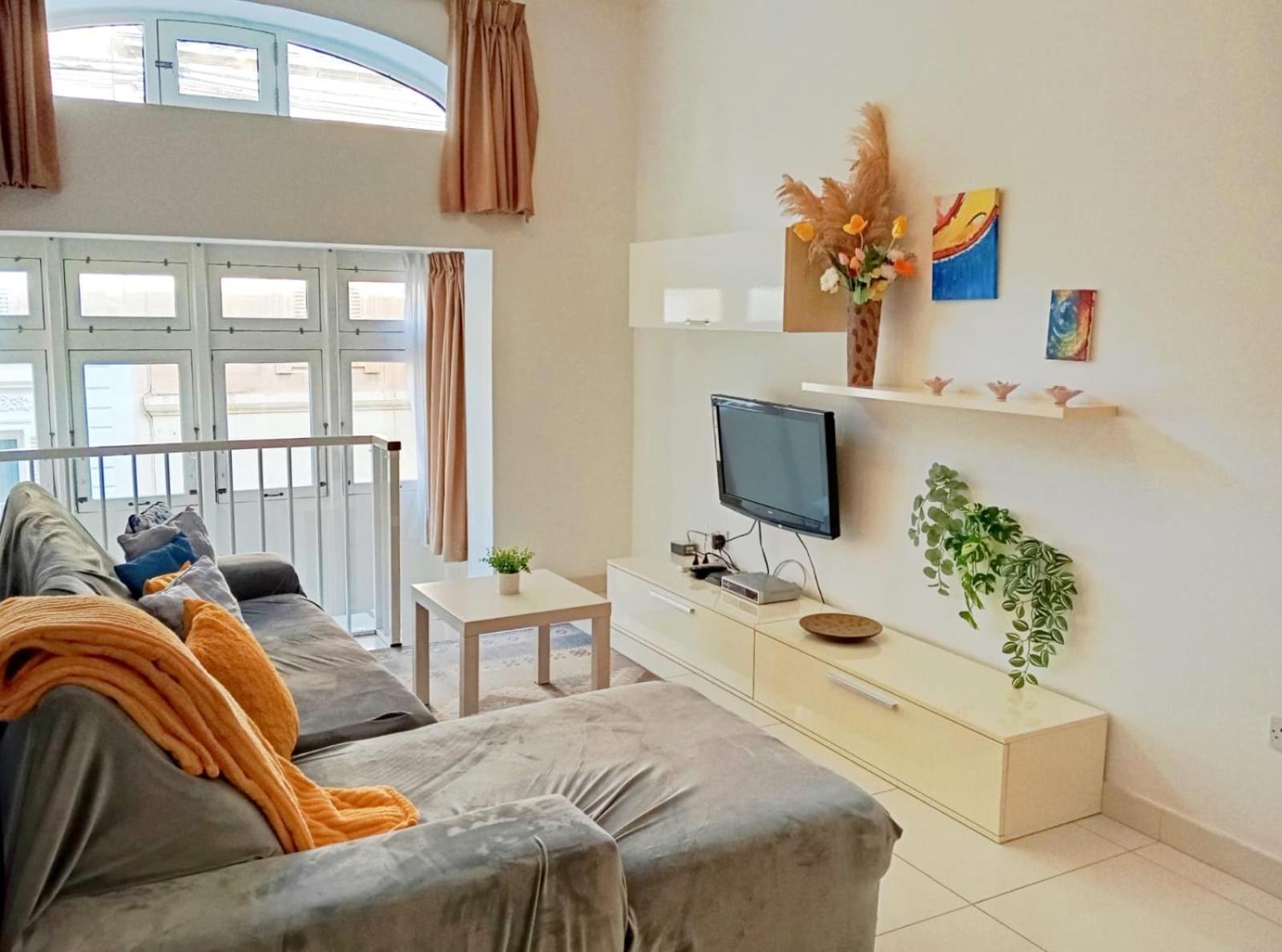 Modern Apartment In The Heart Of Sliema Steps From The Seafront 外观 照片